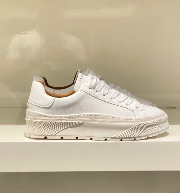 SNEAKERS INGOND WE TRUST