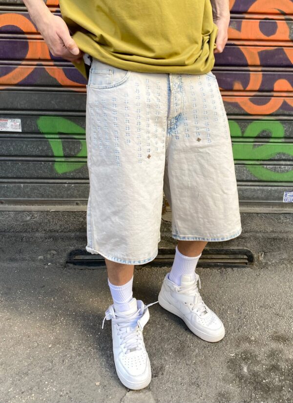 SHORT JEANS DO NOT CONFORM RICAMI A CROCE - immagine 2