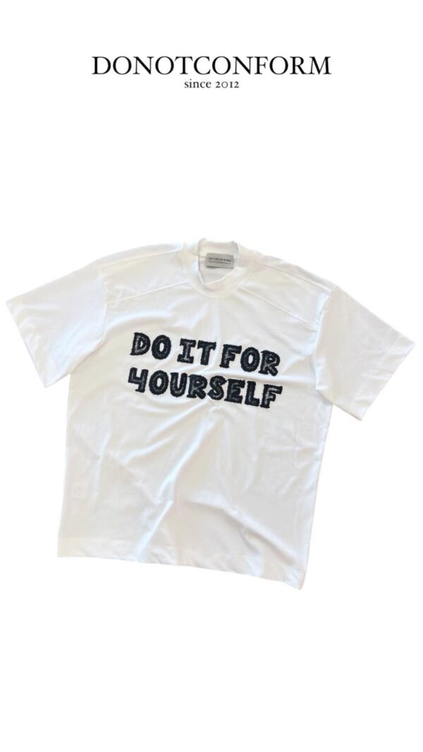 T-SHIRT DO NOT CONFORM