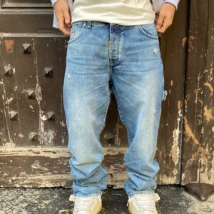 JEANS DO NOT CONFORM